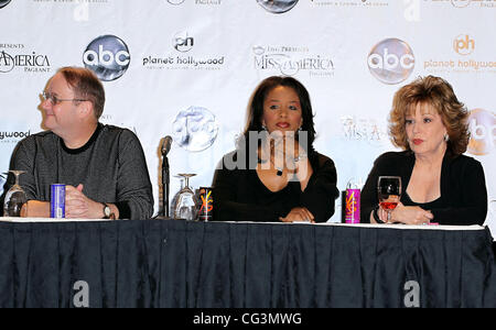 Marc Cherry, Miss America 1991 Debbye Turner Bell, Joy Behar 2011 Miss America Richter Pressekonferenz im Planet Hollywood Resort &amp; Casino Las Vegas, Nevada - 12.01.11 Stockfoto