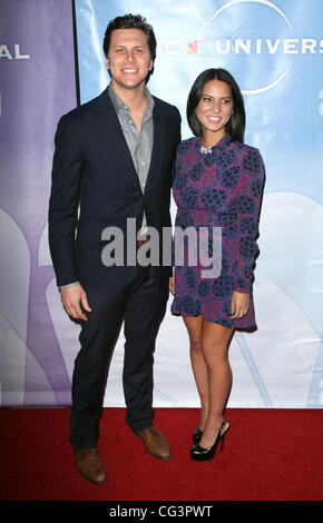 Hayes MacArthur und Olivia Munn NBC Universal 2011 Winter TCA Press Tour All-Star Party statt im Langham Huntington Hotel - Ankünfte Pasadena, Kalifornien - 13.01.11 Stockfoto