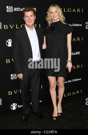 Simon Fuller und Natalie Swanston Bvlgari private Veranstaltung zu Ehren Simon Fuller und Paul Haggis zugunsten von Save The Children und Künstler für Frieden und Gerechtigkeit - Red Carpet Ankünfte Beverly Hills, Kalifornien - 13.01.11 Stockfoto