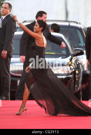 Halle Berry 68. Annual Golden Globe Awards im Beverly Hilton Hotel - Ankünfte Beverly Hills, Kalifornien - 16.01.11 statt Stockfoto