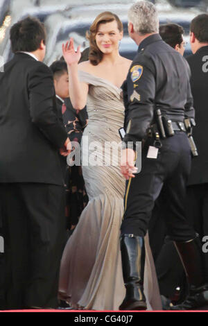 Milla Jovovich 68. Annual Golden Globe Awards im Beverly Hilton Hotel - Ankünfte Beverly Hills, Kalifornien - 16.01.11 statt Stockfoto