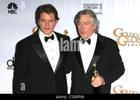 Matt Damon und Robert De Niro als 68. Annual Golden Globe Awards statt The Beverly Hilton Hotel - Press Room Beverly Hills, Kalifornien - 16.01.11 Stockfoto