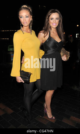 Lauren Pope und Maria Fowler "Priscilla Parteien - starten" am Palace Theatre London, England - 24.01.11 Stockfoto