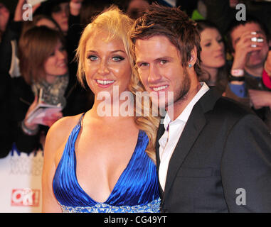 Josie Gibson und John James Parton The National Television Awards 2011 (NTA) statt O2 - Ankünfte London, England - 26.01.11 Stockfoto