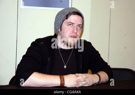 American Idol Gewinner Lee DeWyze Unplugged Konzert in einem örtlichen Einkaufszentrum. Fresno, Kalifornien - 27.01.11 Stockfoto