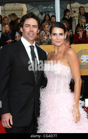 NFL-Spieler Jason Sehorn und Schauspielerin Angie Harmon 17. Annual Screen Actors Guild Awards (SAG Awards 2011) statt im Shrine Auditorium & Expo Center - Ankünfte Los Angeles, Kalifornien - 30.01.11 Stockfoto