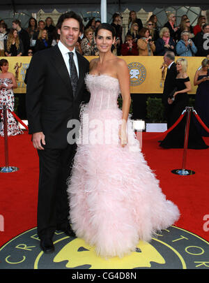 NFL-Spieler Jason Sehorn und Schauspielerin Angie Harmon 17. Annual Screen Actors Guild Awards (SAG Awards 2011) statt im Shrine Auditorium & Expo Center - Ankünfte Los Angeles, Kalifornien - 30.01.11 Stockfoto