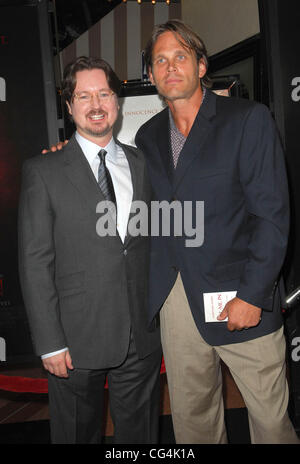 Matt Reeves; Chris Browning besuchen die Filmpremiere "Let Me In" LA an der Bruin Theater-Westwood Dorf Los Angeles, Kalifornien. -27.09.10 Stockfoto