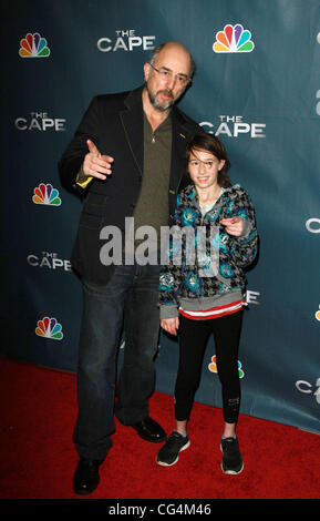 Richard Schiff und Tochter Ruby Schiff Premiere Party für "The Cape" Held in The Music Box Theatre Hollywood, Kalifornien - 04.01.11 Stockfoto