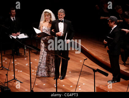 Kelli O'Hara und David Garrison The Collegiate Chorale Produktion von 'Knickerbocker Holiday' statt in der Alice Tully Hall im Lincoln Center.  New York City, USA - 25.01.11 Stockfoto