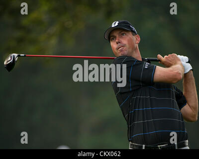 23. August 2012. Bethpage, Famingdale, New York.   Matt Kuchar (USA) Abschlag des am 10. Loch während The Barclays-Meisterschaft für den FedEx Cup spielte in Bethpage Black in Farmingdale, New York. Stockfoto