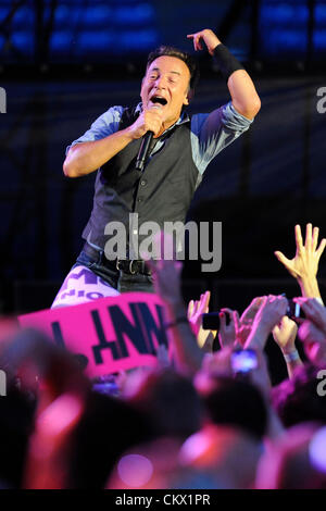 24. August 2012 führt - Toronto, Kanada - Bruce Springsteen mit der E Street Band Roger Centre for Wrecking Ball Tour.  (DCP/N8N) Stockfoto