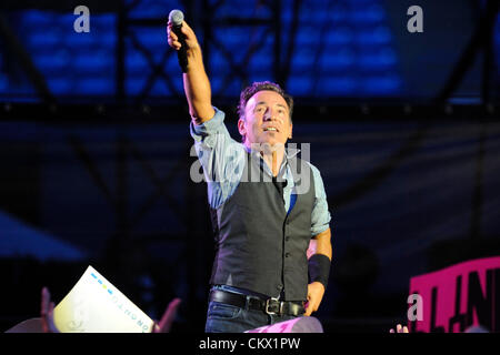 24. August 2012 führt - Toronto, Kanada - Bruce Springsteen mit der E Street Band Roger Centre for Wrecking Ball Tour.  (DCP/N8N) Stockfoto