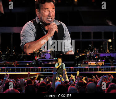 24. August 2012 führt - Toronto, Kanada - Bruce Springsteen mit der E Street Band Roger Centre for Wrecking Ball Tour.  (DCP/N8N) Stockfoto