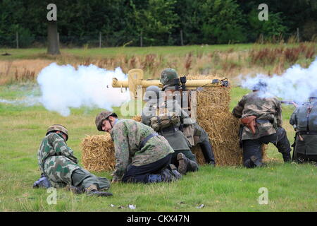 Samstag, 25. August 2012. Militärische Odyssee 2012; Mit Gruppen für eine Schneise der Globalgeschichte, einschließlich der Römer, Wikinger, Mittelalter, englischer Bürgerkrieg, napoleonischen, Amerikanischer Bürgerkrieg, den wilden Westen, Welt Kriege ich & II, Vietnam bis hin zu den heutigen Tag. Mit einer geschätzten 4.000 Re-enactment und Geschichtsliebhaber in Anwesenheit; Militärische Odyssee wird behauptet, von Veranstaltern, die weltweit größte Multi-period Reenactment zeigen werden. Stockfoto