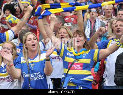 25. August 2012. London, England.  Fans während der Carnegie fordern Pokalfinale zwischen Leeds Rhinos und Warrington Wölfe aus Wembley-Stadion. Stockfoto