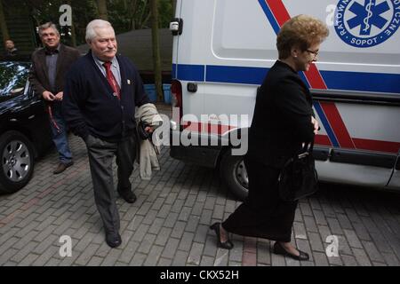 Sopot, Polen 25. August 2012 Sopot Spitze des oberen Festivals im Wald Oper. Ehemaliger Präsident von Polen Lech Walesa und seine Frau Danuta Walesa gilt auch für die 50 Jahre The Beatles - All You Need Is Love Konzert in Sopot, Polen Stockfoto