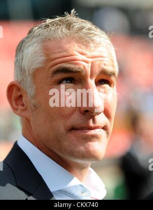 26. August 2012. Hannover, Deutschland. Hannovers Trainer Mirko Slomka ist vor der Bundesliga-Fußball-Spiel zwischen Hannover 96 und FC Schalke 04 in AWD-Arena in Hannover zu sehen. Stockfoto