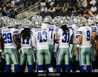 25. August 2012 - Arlington, Texas, Vereinigte Staaten von Amerika - The Dallas Cowboys in Aktion während der pre-Season-Spiel zwischen den St. Louis Rams und die Dallas Cowboys im Cowboys Stadium in Arlington, Texas. Dallas besiegt St.Louis 20 bis 19. (Kredit-Bild: © Dan Wozniak/ZUMAPRESS.com) Stockfoto