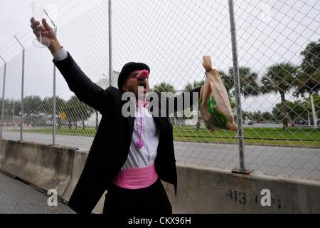 26. August 2012. Demonstranten marschieren auf der Eröffnungsfeier der Republican National Convention, Sonntag, 26. August 2012 in St. Petersburg, FL. Hunderte von Demonstranten marschierten durch die Straßen von St. Petersburg aus Mirror Lake, Tropicana Field. Stockfoto