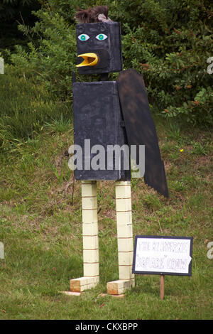 27. August 2012. Bisterne, New Forest National Park, Hampshire, UK. Bisterne Scarecrow Festival 2012. Die Bisterne 'Quadrat' Krähe. Bildnachweis: Carolyn Jenkins / Alamy Live News Stockfoto