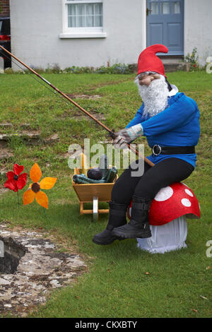 27. August 2012. Bisterne, New Forest National Park, Hampshire, UK. Bisterne Scarecrow Festival 2012. GNOME und Gärten. Bildnachweis: Carolyn Jenkins / Alamy Live News Stockfoto