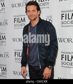 27. August 2012 - Schauspieler BRADLEY COOPER,, bei der Philadelphia-Premiere von "The Words'' starrte Bradley Cooper und Zoe Saldana (Credit-Bild: © Ricky Fitchett/ZUMAPRESS.com) Stockfoto