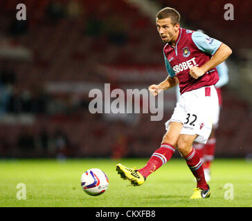 28.08.2012. London, ENGLAND.   George McCartney von West Ham United in der Hauptstadt ein Cup zweite Runde match zwischen West Ham United und Crewe Alexandra im Boleyn Ground, Upton Park am 28. August 2012 in London, England. Stockfoto