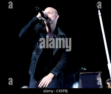 Toronto, Kanada. 28. August 2012. Amerikanische Klavier Rockband führt THE FRAY im Canadian Molson Amphitheatre. Im Bild lead-Sänger Isaac Slade. (DCP/N8N) Bildnachweis: © n8n Foto / Alamy Live News Stockfoto