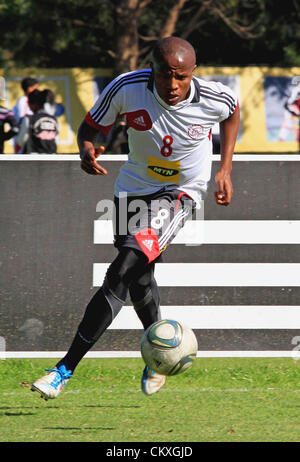 Cape Town, Südafrika. 28. August 2012.  Lebogang Manyama während der Trainingseinheit Ajax Cape Town und Pressekonferenz in Ikamva am 28. August 2012 in Kapstadt, Südafrika-Foto von Grant Pitcher / Gallo Images / Alamy Live News Stockfoto