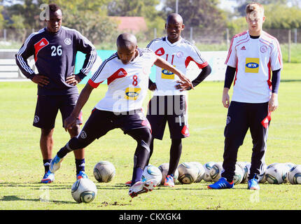 Cape Town, Südafrika. 28. August 2012.  Lebogang Manyama während der Trainingseinheit Ajax Cape Town und Pressekonferenz in Ikamva am 28. August 2012 in Kapstadt, Südafrika-Foto von Grant Pitcher / Gallo Images / Alamy Live News Stockfoto