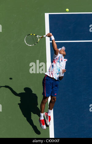 Jo-Wilfried Tsonga (FRA) in seiner ersten Vorrundenspiel beim 2012 uns Open Tennisturnier, Flushing, New York. USA. am 28. August. Stockfoto