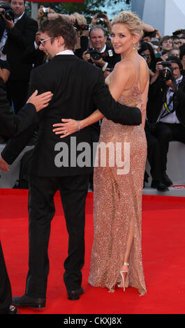 MATTHEW BELLAMY & KATE HUDSON NUR UNGERN FUNDAMENTALISTISCH. UA. 69. Venedig FILM FESTIVAL Venedig Italien 29. August 2012 Stockfoto