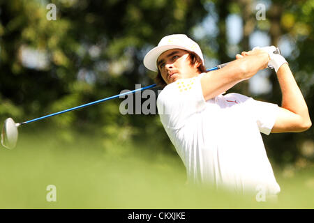 29. August 2012 - Vernon, New York, USA - Rickie Fowler abschlägt am 7. Abschlag bei der 5. jährlichen Notah Begay III Stiftung Challenge im Atunyote Golf Club in Vernon. Stockfoto