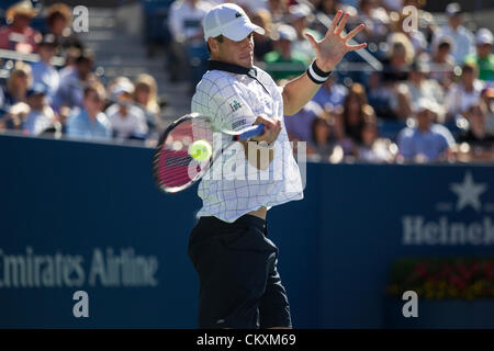 Flushing, New York, USA. 29. August 2012. John Isner (USA) im Wettbewerb beim 2012 uns Open Tennisturnier, Flushing, New York. USA. am 29. August. Bildnachweis: PCN Fotografie / Alamy Live News. Stockfoto