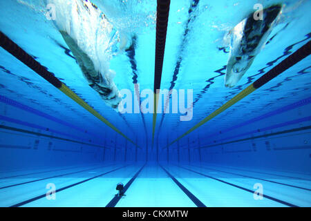 Stratford, London, UK. 30. August 2012. Schwimmen in der Aquatics-Arena im Olympiapark statt. Das heizt die Frauen 400 m Freistil S12 in Gang kommt. Bildnachweis: Aktion Plus Sportbilder / Alamy Live News. Stockfoto