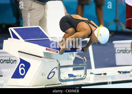 Stratford, London, UK. 30. August 2012. Schwimmen in der Aquatics-Arena im Olympiapark statt. Simone Fragoso (POR) Tauchgänge während der Frauen 50 m Freistil S5. Bildnachweis: Aktion Plus Sportbilder / Alamy Live News. Stockfoto