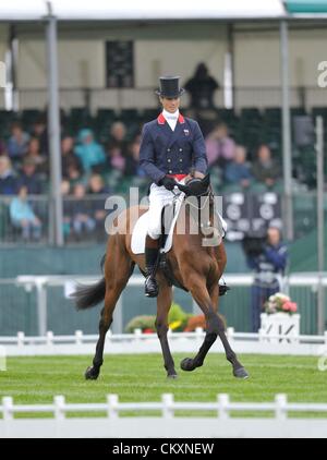 Burghley House, Stamford, UK. 30. August 2012.  William Fox-Pitt (GBR) Reiten SEACOOKIE in Aktion in der Dressur-Phase am ersten Tag des The Land Rover Burghley Horse Trials. Bildnachweis: Aktion Plus Sportbilder / Alamy Live News Stockfoto