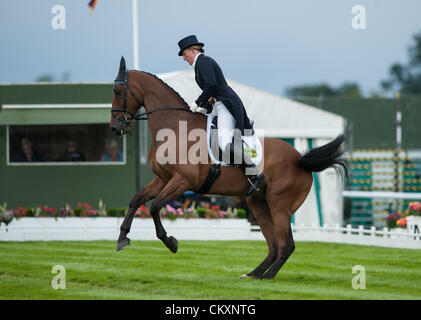 Burghley House, Stamford, Großbritannien. 30. Aug 2012. Wettbewerb Führer Ruth Edge und Rogersdale - Burghley House, Stamford, Großbritannien - Die Dressur Phase, Land Rover Burghley Horse Trials, den 30. August 2012 Credit: Nico Morgan/Alamy leben Nachrichten Stockfoto