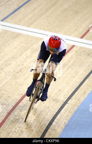 Stratford, London, UK. 30. August 2012. 30.08.2012 Stratford, England. in Aktion während der Track Cycling am 1. Tag der Paralympischen Spiele in London 2012 im Olympischen Velodrom. Darren Kenny (GBR) in Aktion während der Männer ind. C1-2-3 1km Zeitfahren Credit: Action Plus Sportbilder / Alamy Live News Stockfoto