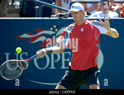 New York, USA. 28. August 2012. US Open 2012 Flushing Meadows in NewYork.  Kevin Anderson von Südafrika (RSA) unterlag von Spaniens David Ferrer (ESP) in ihre erste Runde Herren Einzel-Match bei Tag3 der 2012 US Open Tennis Championships im USTA Billie Jean King National Tennis Center in Flushing, Queens, New York, USA. SCHWEIZ, ***. Bildnachweis: Aktion Plus Sportbilder / Alamy Live News Stockfoto