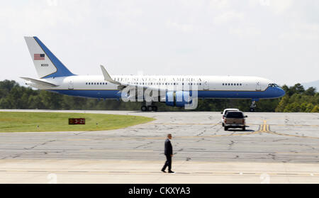 29. August 2012 - Charlottesville, Virginia, USA - Präsident Barack Obama Flugzeug landet auf dem Flughafen Charlottesville/Albemarle in Charlottesville, VA. (Kredit-Bild: © Andrew Shurtleff/ZUMAPRESS.com) Stockfoto