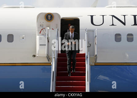 29. August 2012 - beendet Charlottesville, Virginia, USA - Präsident Barack Obama sein Flugzeug auf dem Flughafen Charlottesville/Albemarle in Charlottesville, VA. (Kredit-Bild: © Andrew Shurtleff/ZUMAPRESS.com) Stockfoto