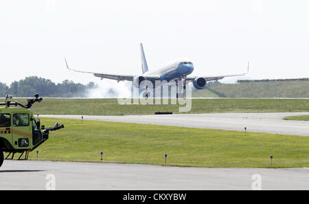 29. August 2012 - Charlottesville, Virginia, USA - Präsident Barack Obama Flugzeug landet auf dem Flughafen Charlottesville/Albemarle in Charlottesville, VA. (Kredit-Bild: © Andrew Shurtleff/ZUMAPRESS.com) Stockfoto