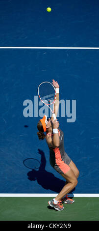 21.08.2012. Flushing Meadows, New York, USA.  Samantha Stosur Australien (AUS) besiegte der amerikanischen Varvara Morita (USA) während ihrer dritten Runde Damen-Einzel-Match am Tag 5 des 2012 US Open Tennis Championships im USTA Billie Jean King National Tennis Center in Flushing, Queens, New York, USA. SCHWEIZ *** Stockfoto