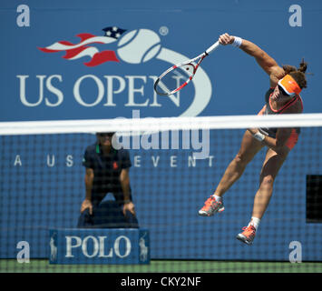21.08.2012. Flushing Meadows, New York, USA.  Samantha Stosur Australien (AUS) besiegte der amerikanischen Varvara Morita (USA) während ihrer dritten Runde Damen-Einzel-Match am Tag 5 des 2012 US Open Tennis Championships im USTA Billie Jean King National Tennis Center in Flushing, Queens, New York, USA. SCHWEIZ *** Stockfoto