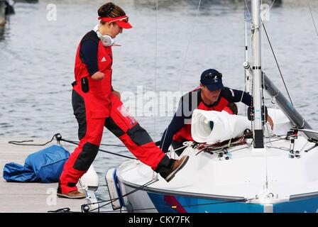 01.09.2012. Weymouth, Dorset, England.  Paralympischen Spiele 2012 Portland Harbour Dreier Kielboot Sonar Ausbildung Bild zeigt Hannah Stodel Stephen Thomas und John Robertson GBR Stockfoto