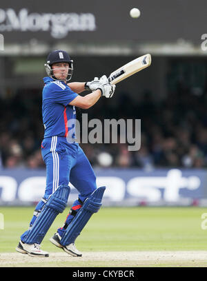 02.09.2012. Lords Cricket Ground London England Ian Bell in Aktion während der England V Südafrika zu zucken: 3. Natwest ODI an The Lords Cricket Ground St Johns Wood London England. Stockfoto