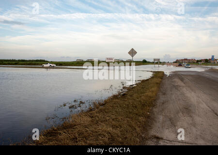 Oak Harbor Boulevard in Slidell auf Samstag, 1. September 2012. Überschwemmungen von Flüssen und Lake Pontchartrain droht noch Slidell, Louisiana und der Northshore in Isaacs folgen. St. Tammany Parish erlassen eine obligatorische Evakuierung am Samstagabend in Bereichen rund um den Perlfluss aus Angst vor der angeschwollenen Fluss könnte Lock Nr. 1 und Nr. 2 Lock zu umgehen und lassen eine 20-Fuß-Sturmflut in ländlichen Gemeinden. Stockfoto