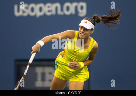 Ana Ivanovic (SRB) im Wettbewerb beim 2012 uns Open Tennisturnier, Flushing, New York. USA. 1. September. Stockfoto